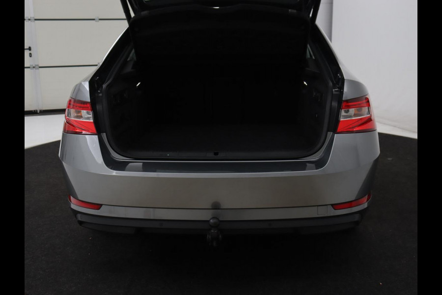 Škoda Superb 1.4 TSI iV Business Edition Plus | SOH 90,1% | Trekhaak | Stoelverwarming | Adaptive cruise | Carplay | Camera | Achterbankverwarming | Navigatie | Keyless | Side Assist | Full LED | PHEV | Plug In