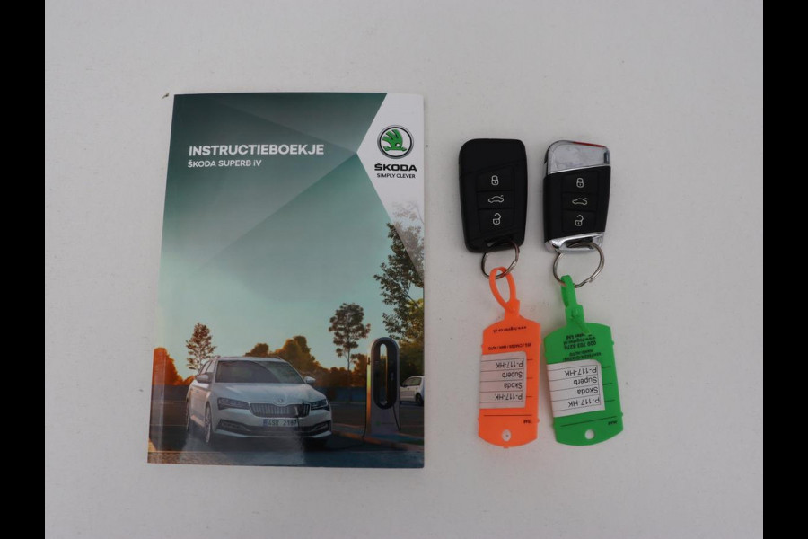 Škoda Superb 1.4 TSI iV Business Edition Plus | SOH 90,1% | Trekhaak | Stoelverwarming | Adaptive cruise | Carplay | Camera | Achterbankverwarming | Navigatie | Keyless | Side Assist | Full LED | PHEV | Plug In