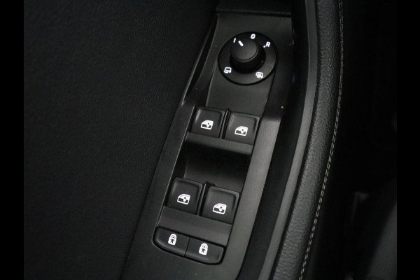Škoda Superb 1.4 TSI iV Business Edition Plus | SOH 90,1% | Trekhaak | Stoelverwarming | Adaptive cruise | Carplay | Camera | Achterbankverwarming | Navigatie | Keyless | Side Assist | Full LED | PHEV | Plug In