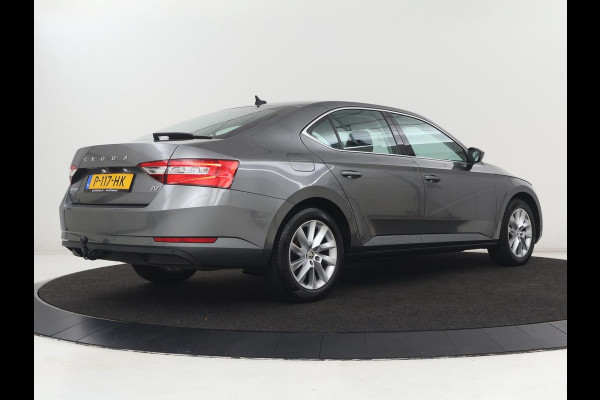 Škoda Superb 1.4 TSI iV Business Edition Plus | SOH 90,1% | Trekhaak | Stoelverwarming | Adaptive cruise | Carplay | Camera | Achterbankverwarming | Navigatie | Keyless | Side Assist | Full LED | PHEV | Plug In