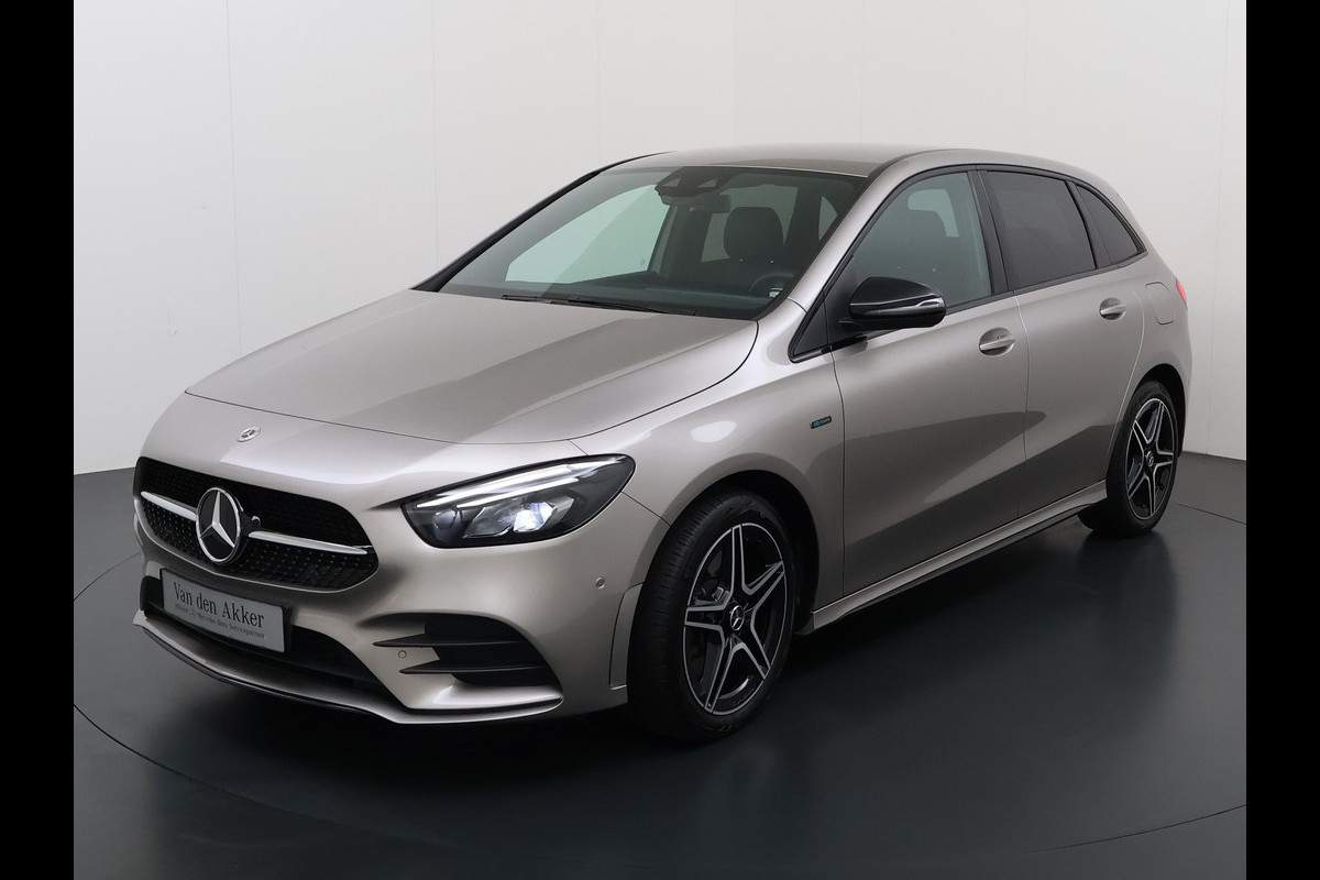 Mercedes-Benz B-Klasse 250e AMG // Trekhaak // Carplay // Camera // Sfeerverlichting // Nightpakket // LED koplampen