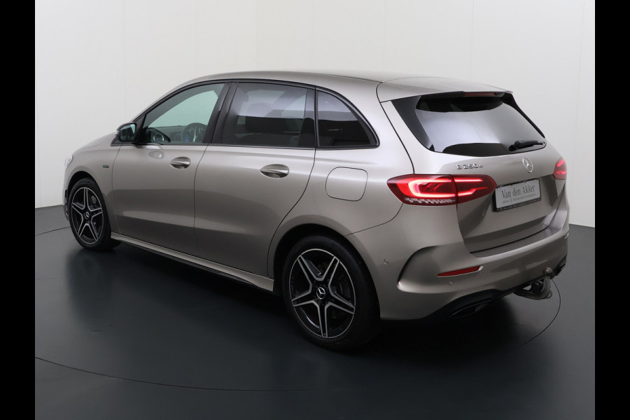 Mercedes-Benz B-Klasse 250e AMG // SoH 92,3% // Trekhaak // Carplay // Camera // Sfeerverlichting // Nightpakket // LED koplampen