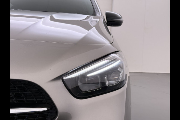 Mercedes-Benz B-Klasse 250e AMG // SoH 92,3% // Trekhaak // Carplay // Camera // Sfeerverlichting // Nightpakket // LED koplampen