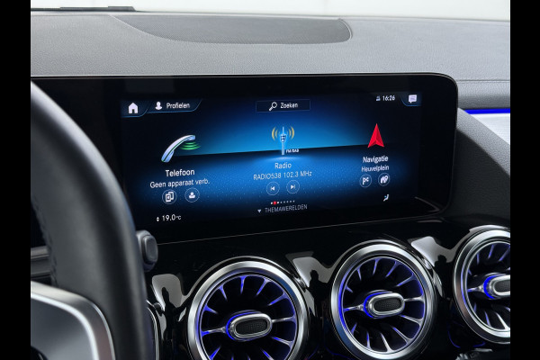 Mercedes-Benz B-Klasse 250e AMG // SoH 92,3% // Trekhaak // Carplay // Camera // Sfeerverlichting // Nightpakket // LED koplampen