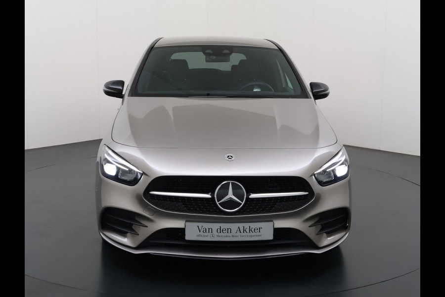 Mercedes-Benz B-Klasse 250e AMG // SoH 92,3% // Trekhaak // Carplay // Camera // Sfeerverlichting // Nightpakket // LED koplampen