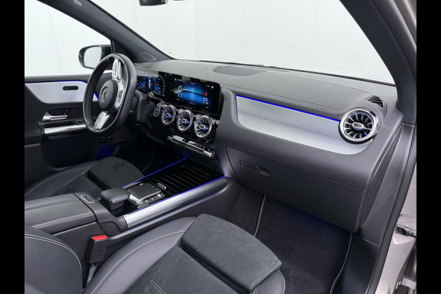 Mercedes-Benz B-Klasse 250e AMG // SoH 92,3% // Trekhaak // Carplay // Camera // Sfeerverlichting // Nightpakket // LED koplampen