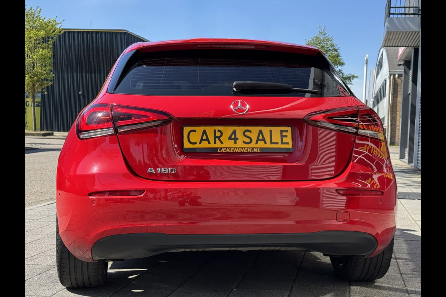 Mercedes-Benz A-Klasse 180 Design Plus- AUTOMAAT - Navigatie I Leer I Digital Dashboard I Sport interieur I Dealer onderhouden