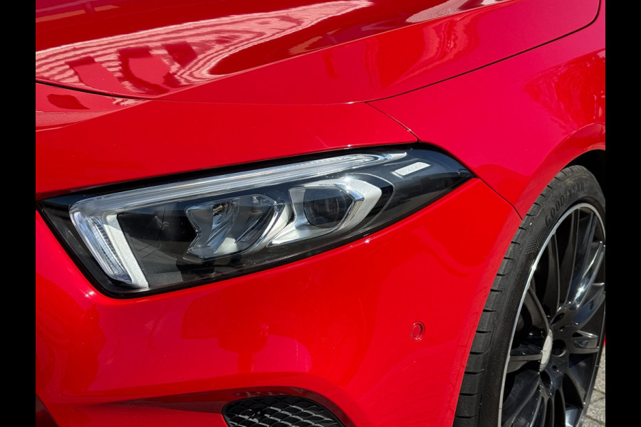 Mercedes-Benz A-Klasse 180 Design Plus- AUTOMAAT - Navigatie I Leer I Digital Dashboard I Sport interieur I Dealer onderhouden