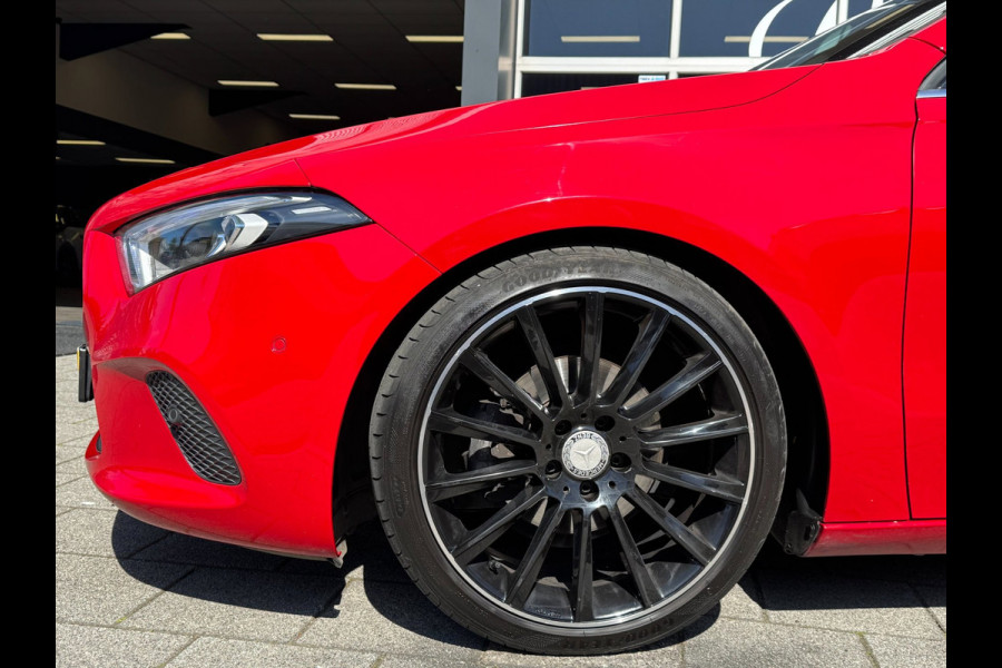 Mercedes-Benz A-Klasse 180 Design Plus- AUTOMAAT - Navigatie I Leer I Digital Dashboard I Sport interieur I Dealer onderhouden