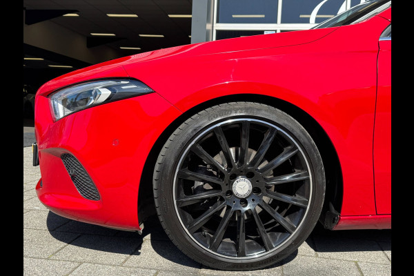 Mercedes-Benz A-Klasse 180 Design Plus- AUTOMAAT - Navigatie I Leer I Digital Dashboard I Sport interieur I Dealer onderhouden