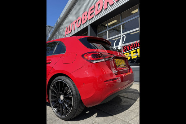 Mercedes-Benz A-Klasse 180 Design Plus- AUTOMAAT - Navigatie I Leer I Digital Dashboard I Sport interieur I Dealer onderhouden