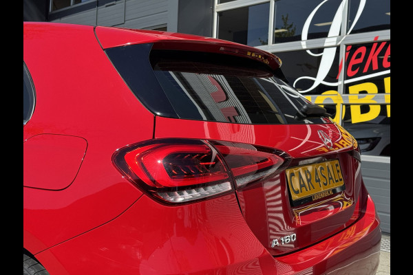 Mercedes-Benz A-Klasse 180 Design Plus- AUTOMAAT - Navigatie I Leer I Digital Dashboard I Sport interieur I Dealer onderhouden