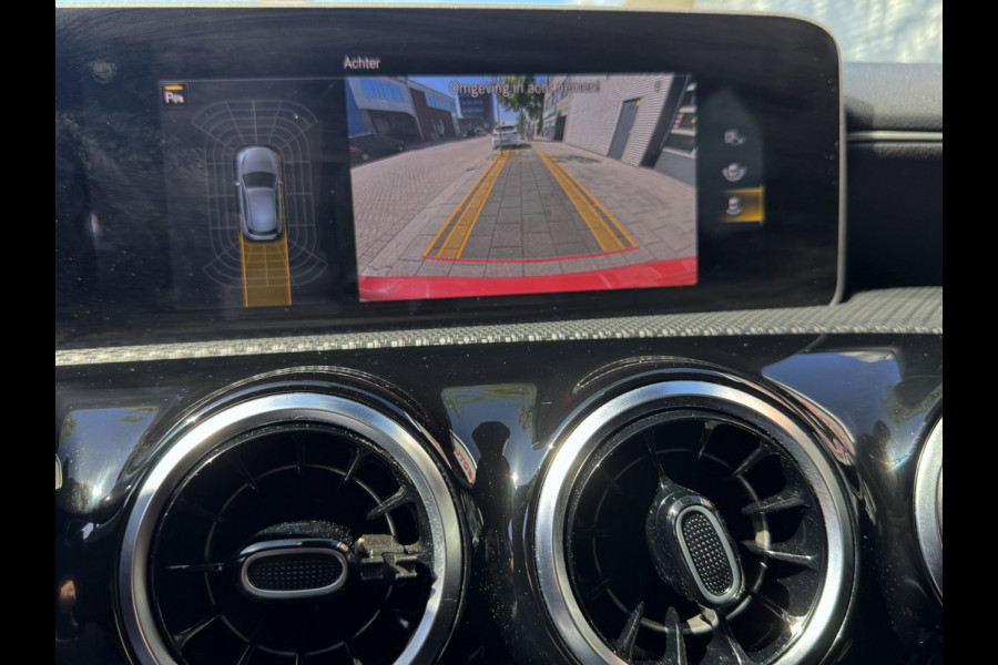 Mercedes-Benz A-Klasse 180 Design Plus- AUTOMAAT - Navigatie I Leer I Digital Dashboard I Sport interieur I Dealer onderhouden