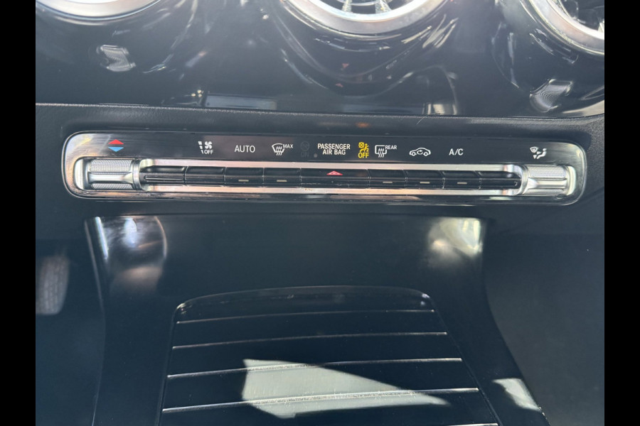 Mercedes-Benz A-Klasse 180 Design Plus- AUTOMAAT - Navigatie I Leer I Digital Dashboard I Sport interieur I Dealer onderhouden