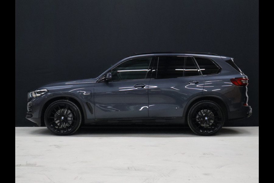 BMW X5 xDrive45e High Executive [SCHUIFKANTELDAK, APPLE CARPLAY, HEAD-UP, LUCHTVERING, MEMORY SEATS, 360 CAMERA, STOELVERWARMING, DRAADLOOS LADEN, VERWARMDE/GEKOELDE BEKERHOUDERS, ADAPTIVE CRUISE, NIEUWSTAAT]