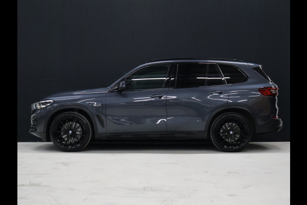 BMW X5 xDrive45e High Executive [SCHUIFKANTELDAK, APPLE CARPLAY, HEAD-UP, LUCHTVERING, MEMORY SEATS, 360 CAMERA, STOELVERWARMING, DRAADLOOS LADEN, VERWARMDE/GEKOELDE BEKERHOUDERS, ADAPTIVE CRUISE, NIEUWSTAAT]