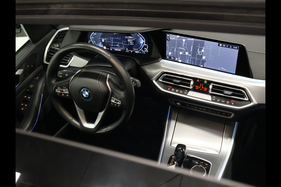 BMW X5 xDrive45e High Executive [SCHUIFKANTELDAK, APPLE CARPLAY, HEAD-UP, LUCHTVERING, MEMORY SEATS, 360 CAMERA, STOELVERWARMING, DRAADLOOS LADEN, VERWARMDE/GEKOELDE BEKERHOUDERS, ADAPTIVE CRUISE, NIEUWSTAAT]