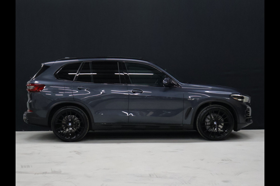 BMW X5 xDrive45e High Executive [SCHUIFKANTELDAK, APPLE CARPLAY, HEAD-UP, LUCHTVERING, MEMORY SEATS, 360 CAMERA, STOELVERWARMING, DRAADLOOS LADEN, VERWARMDE/GEKOELDE BEKERHOUDERS, ADAPTIVE CRUISE, NIEUWSTAAT]