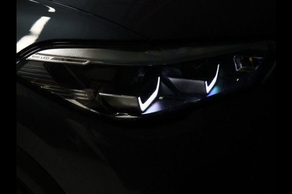 BMW X5 xDrive45e High Executive [SCHUIFKANTELDAK, APPLE CARPLAY, HEAD-UP, LUCHTVERING, MEMORY SEATS, 360 CAMERA, STOELVERWARMING, DRAADLOOS LADEN, VERWARMDE/GEKOELDE BEKERHOUDERS, ADAPTIVE CRUISE, NIEUWSTAAT]