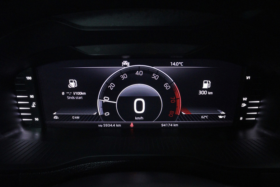 Škoda Karoq 1.5 TSI ACT Style (TREKHAAK, CAMERA, NAVIGATIE CARPLAY, CRUISE CONTROL, PARKEERSENSOREN)