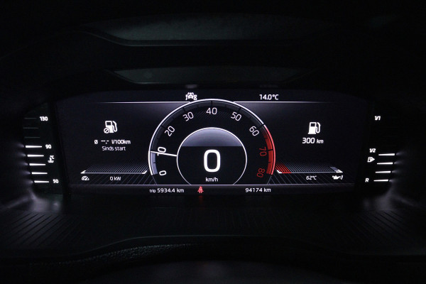 Škoda Karoq 1.5 TSI ACT Style (TREKHAAK, CAMERA, NAVIGATIE CARPLAY, CRUISE CONTROL, PARKEERSENSOREN)