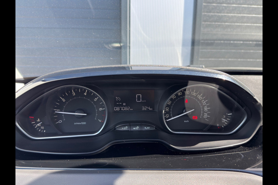 Peugeot 208 1.2 PureTech Signature / LAGE KM / NAP / CARPLAY
