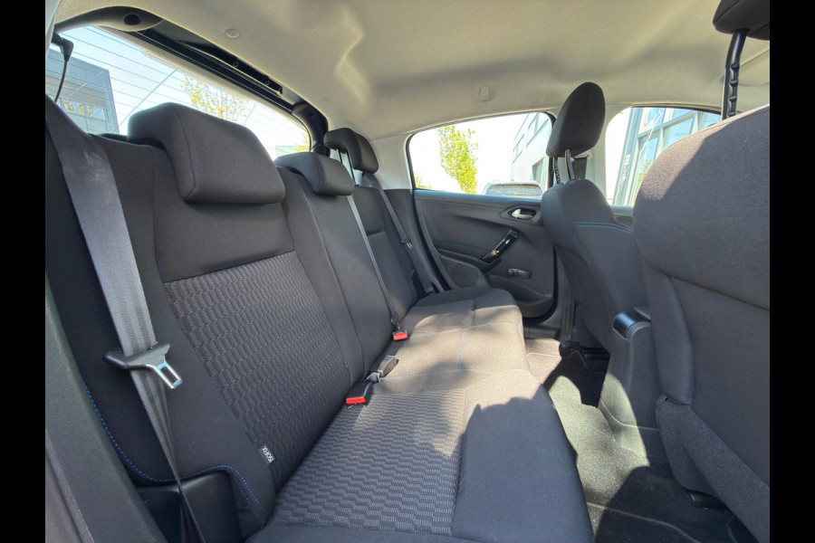 Peugeot 208 1.2 PureTech Signature / LAGE KM / NAP / CARPLAY