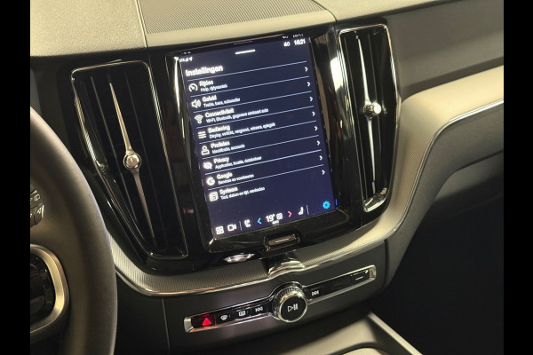 Volvo XC60 2.0 Recharge T6 AWD Inscription | Pano | Stuur/Stoelverwarming | Camera | Led | Trekhaak