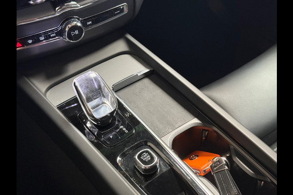 Volvo XC60 2.0 Recharge T6 AWD Inscription | Pano | Stuur/Stoelverwarming | Camera | Led | Trekhaak