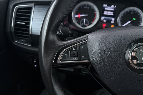 Škoda Kodiaq 1.5 TSI Business Edition (STOELVERWARMING, CAMERA, NAVIGATIE CARPLAY, CRUISE CONTROL ADAPTIEF, PARKEERSENSOREN)