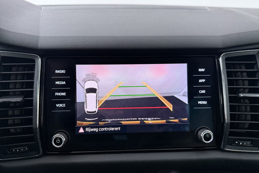 Škoda Kodiaq 1.5 TSI Business Edition (STOELVERWARMING, CAMERA, NAVIGATIE CARPLAY, CRUISE CONTROL ADAPTIEF, PARKEERSENSOREN)