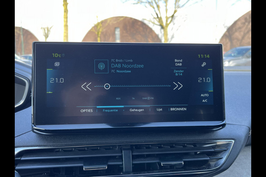 Peugeot 3008 1.6 HYbrid 225 GT Pack Business BLACK PACK | BOMVOL!! | ELKT. ACHTERKLEP | STOELVERWARMING | APPLECARPLAY | RIJKLAAR MET 12 MND BOVAG GARANTIE | ACHTERUITRIJ CAMERA | ADAP. CRUISE | DODE HOEK |