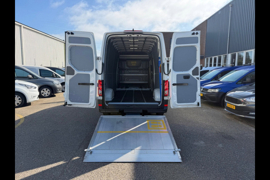 Volkswagen Crafter 35 2.0 TDI L4H3 Trendline / automaat / Laadklep Dhollandia / Camera