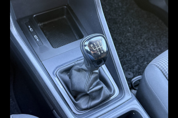 Volkswagen Caddy Cargo Maxi 2.0 TDI 102 PK / L2H1 / 1e EIG. / INRICHTING / TREKHAAK / CARPLAY / NAVI / ECC / CRUISE