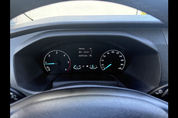 Ford Transit Custom 2.0 TDCI / L2H1 / 1e EIG. / AIRCO / CRUISE / 2.8 TONS TREKHAAK / STOELVERW / PDC / DAKDRAGERS