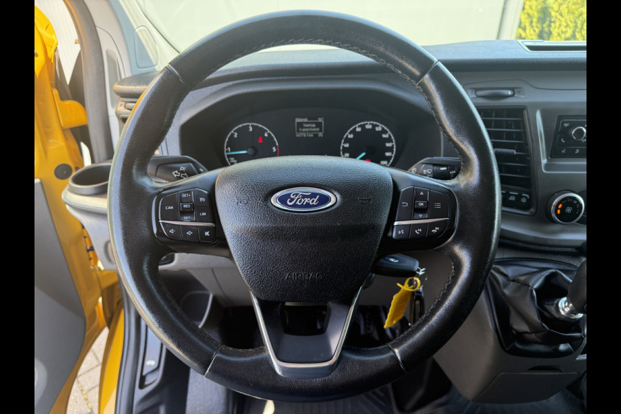Ford Transit Custom 2.0 TDCI / L2H1 / 1e EIG. / AIRCO / CRUISE / 2.8 TONS TREKHAAK / STOELVERW / PDC / DAKDRAGERS
