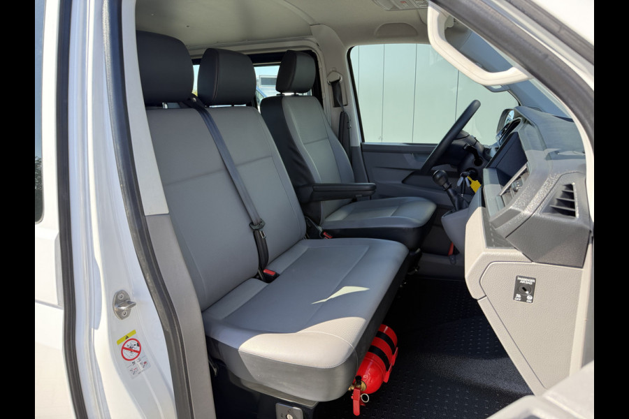 Volkswagen Transporter 2.0 TDI / L2H1 / 6-PERS DUBBELE CABINE / ZEER NETJES / ACHTERKLEP / INRICHTING / CRUISE