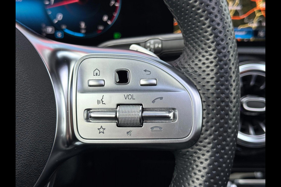 Mercedes-Benz CLA-Klasse 200 AMG Edition | Panorama | Night Pakket | Camera | Ambient verlichting | BTW