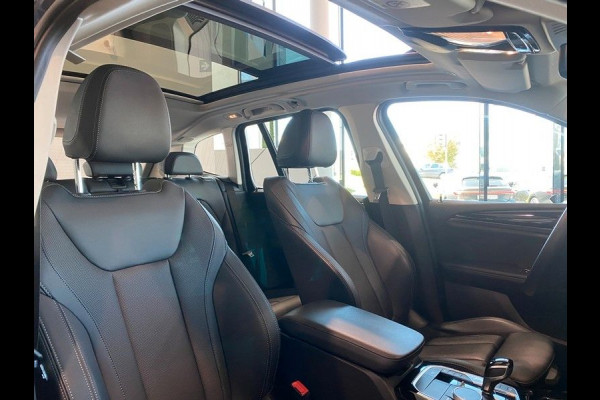 BMW X3 xDrive30e ** LASER, LEDER, PANORAMA, HuD, H&K Sound, TREKH, 19-inch LMV ** UNFALLFREI - 1e EIG ** ** INFORMEER OOK NAAR ONZE AANTREKKELIJKE FINANCIAL-LEASE TARIEVEN **