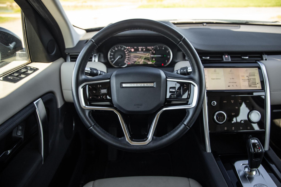 Land Rover Discovery Sport P300e 1.5 SE CARPLAY / TREKHAAK / CREME LEDER / DEALER ONDERHOUDEN / 360 CAMERA