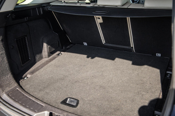 Land Rover Discovery Sport P300e 1.5 SE CARPLAY / TREKHAAK / CREME LEDER / DEALER ONDERHOUDEN / 360 CAMERA