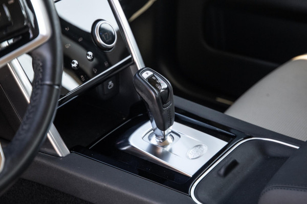 Land Rover Discovery Sport P300e 1.5 SE CARPLAY / TREKHAAK / CREME LEDER / DEALER ONDERHOUDEN / 360 CAMERA