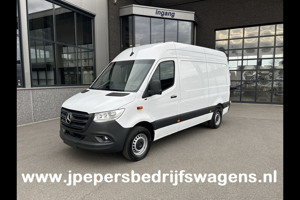 Mercedes-Benz Sprinter 317 CDI L2 H2 Pro Facelift / MBUX / Navigatie / Camera / Geveerde stoel / Cruise control / Airco / 270 Graden achterdeuren
