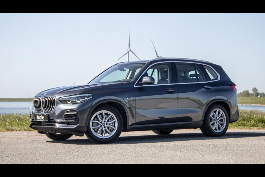 BMW X5 xDrive45e Executive CARPLAY / CAMERA / DEALER ONDERHOUDEN / ZWART LEER / STOELVERWARMING