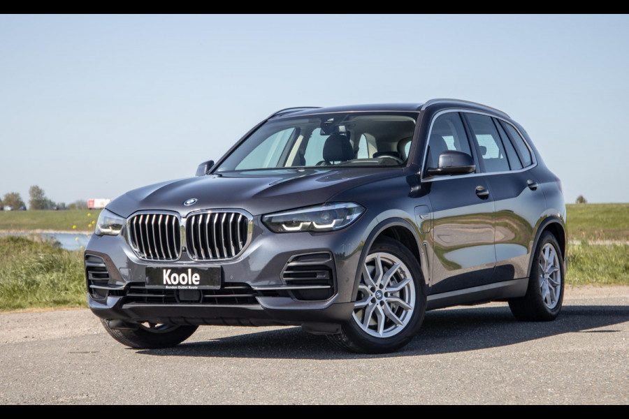 BMW X5 xDrive45e Executive CARPLAY / CAMERA / DEALER ONDERHOUDEN / ZWART LEER / STOELVERWARMING