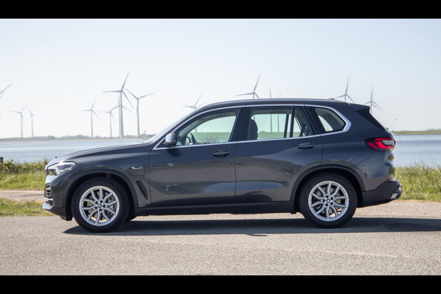 BMW X5 xDrive45e Executive CARPLAY / CAMERA / DEALER ONDERHOUDEN / ZWART LEER / STOELVERWARMING