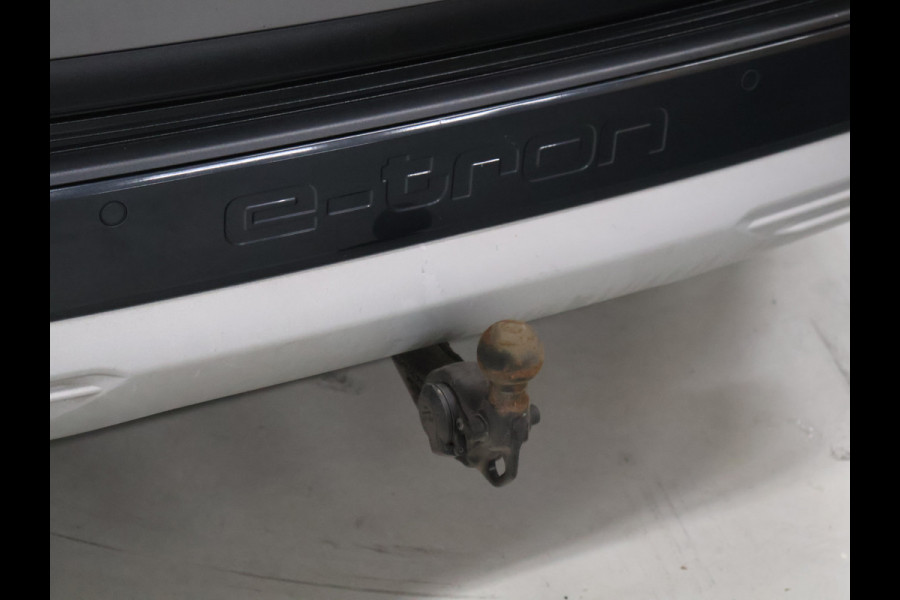Audi Q4 e-tron 40 Launch edition Advanced Plus 77 kWh [TREKHAAK ELEKTRISCH UITKLAPBAAR, APPLE CARPLAY, ANDROID, SONOS AUDIO, STOELVERWARMING, ADAPTIVE CRUISE, CAMERA, CLIMATE, NIEUWSTAAT]