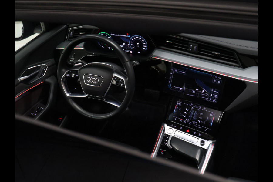 Audi e-tron e-tron 55 quattro advanced 95 kWh [SCHUIFKANTELDAK, BANG & OLUFSEN, MEMORY SEATS, AFNEEMBARE TREKHAAK, APPLE CARPLAY, ANDROID, HEAD-UP, 360 CAMERA, ADAPTIVE CRUISE, CLIMATE, NIEUWSTAAT]