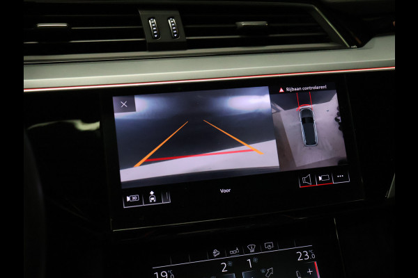 Audi e-tron e-tron 55 quattro advanced 95 kWh [SCHUIFKANTELDAK, BANG & OLUFSEN, MEMORY SEATS, AFNEEMBARE TREKHAAK, APPLE CARPLAY, ANDROID, HEAD-UP, 360 CAMERA, ADAPTIVE CRUISE, CLIMATE, NIEUWSTAAT]