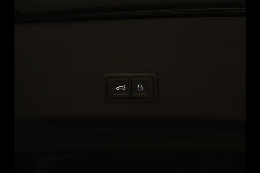 Audi e-tron e-tron 55 quattro advanced 95 kWh [SCHUIFKANTELDAK, BANG & OLUFSEN, MEMORY SEATS, AFNEEMBARE TREKHAAK, APPLE CARPLAY, ANDROID, HEAD-UP, 360 CAMERA, ADAPTIVE CRUISE, CLIMATE, NIEUWSTAAT]